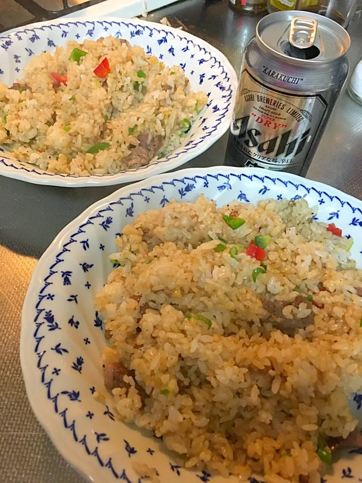 牛肉でガーリックライスご飯😋|みかさん