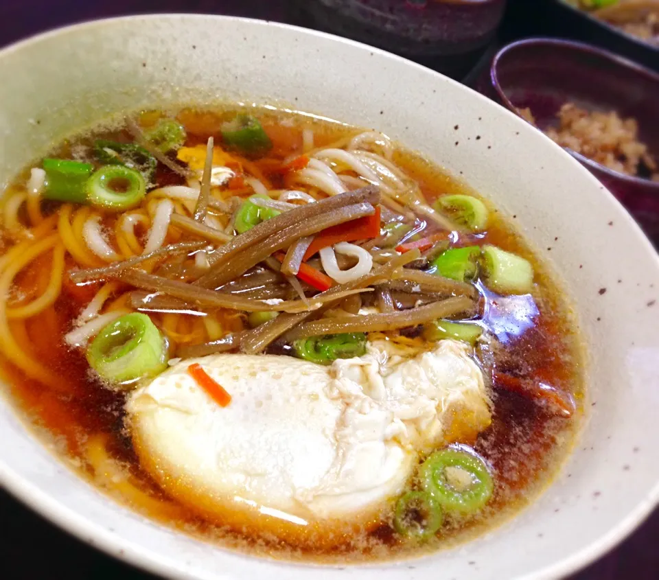 Snapdishの料理写真:昼ごはん  きんぴらごぼうどん、卵おとし|砂雪さん