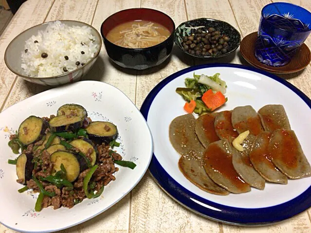 Snapdishの料理写真:今日の男飯(＞人＜;)夕ご飯バージョン♬
ナスとピーマンとシシトウの肉味噌炒め♬
and
静岡黒はんぺんの胡麻油焼きwithピクルス
andもやしとしめじの味噌汁
andむかごの茹で焼き
andむかごごはん♬|ひーちゃんさん