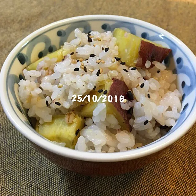 Snapdishの料理写真:二十五穀米 芋ごはん|友さん