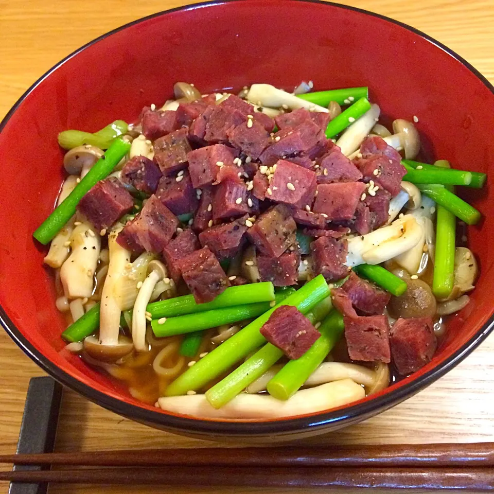 Snapdishの料理写真:お土産の喜多方ラーメン。野菜とタン塩を黒胡椒でワイルドに仕上げてみた。|祥子さん