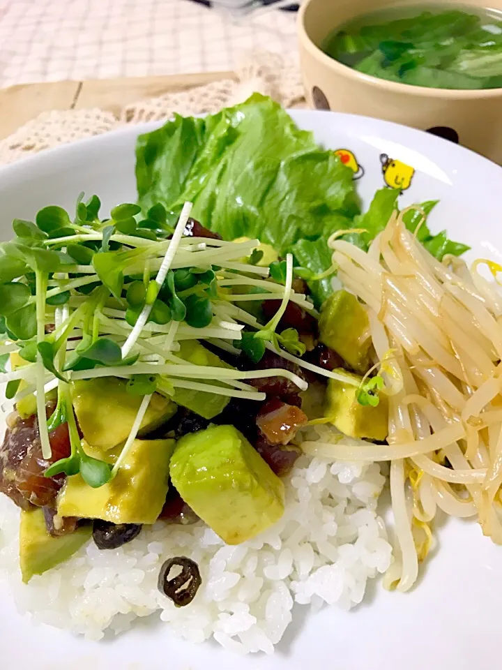 カツオが半額になってたので
ポキ丼〜

にしても野菜が高いな〜
値下げしてるものを買い集め。笑|ゆ吉さん