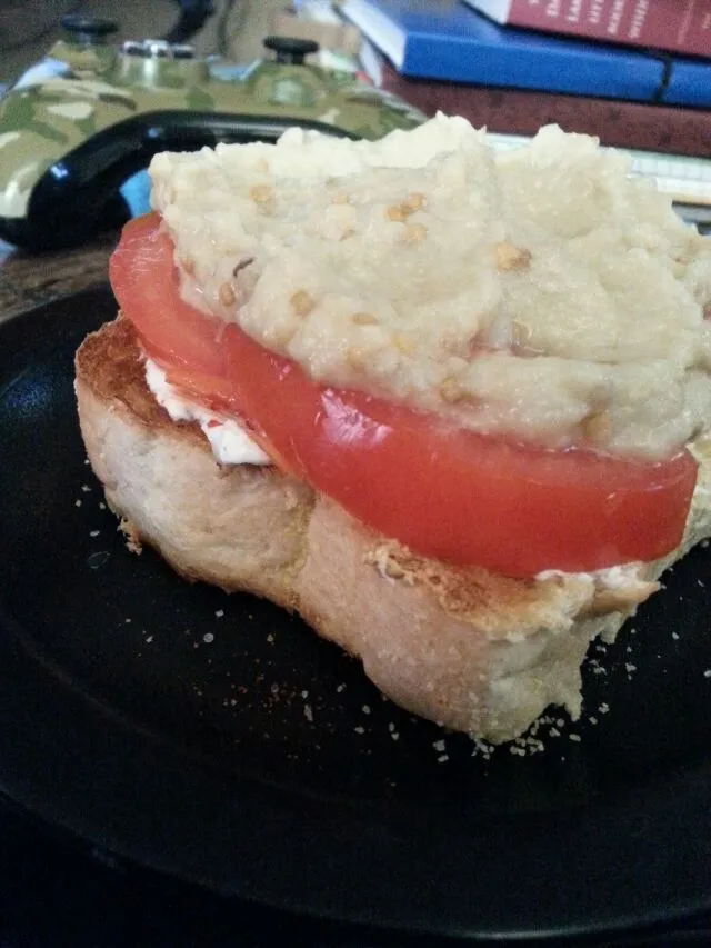 thick slice of bread with butter,cream chz, tomato, and babaganoush.  nice start to the day.|Polly Gelfusoさん