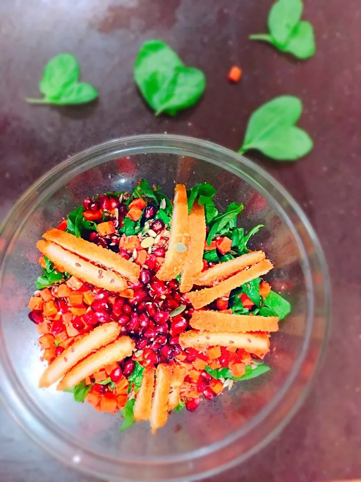 Baby spinach salad with pomegranate, cutlet and carrots|💕🌸Tilek Darastrix🌸💕さん