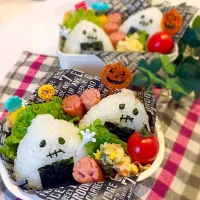 Snapdishの料理写真:chihoさんの三角おにぎりモンスターの真似っこお弁当🎃