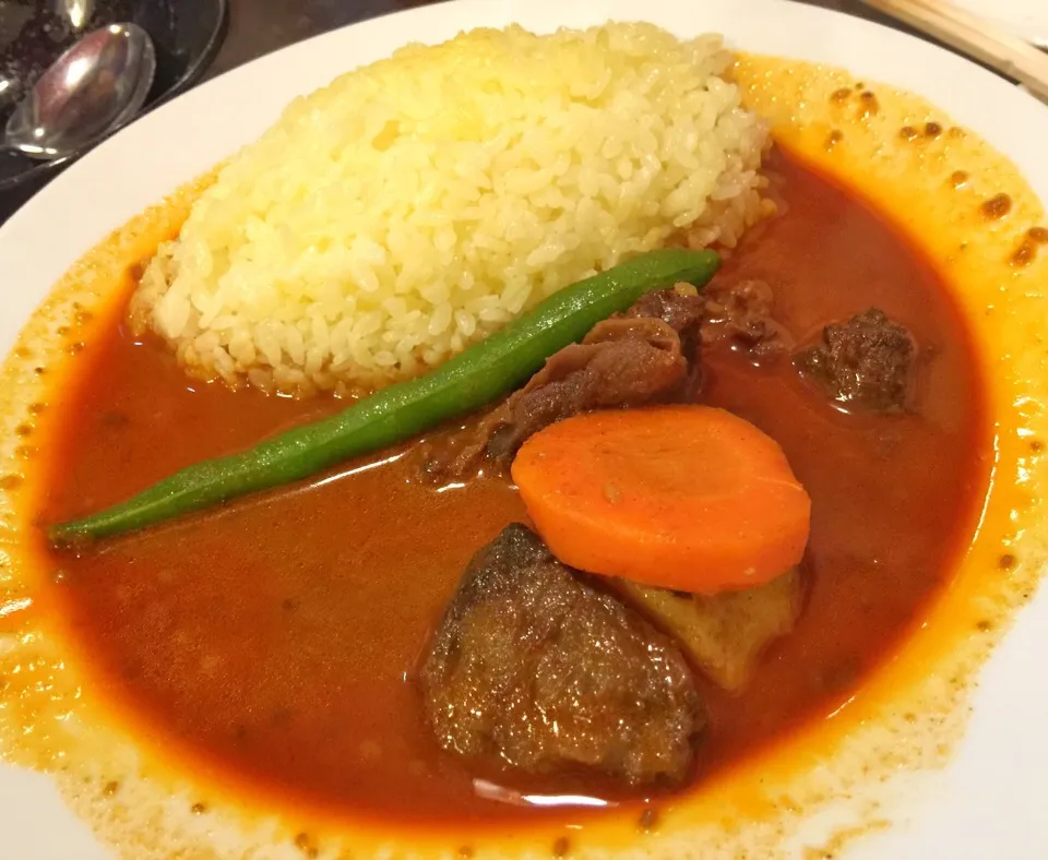 昨夜、昼はカレー夜は肉という強力なコンビネーションのお店へ。看板メニューのポカラカリーライス、なかなかいける！|たけうちさん