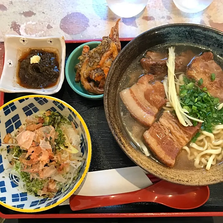 ヨツギボシそば（ソーキとラフテー）定食|山内博之さん