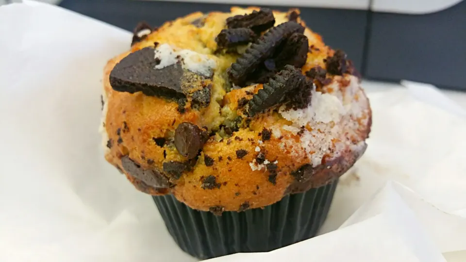 Snapdishの料理写真:Oreo muffin 😉😍😙😙😙super muffin so yummy, inside with loads of chocolate chips|🌷lynnlicious🌷さん