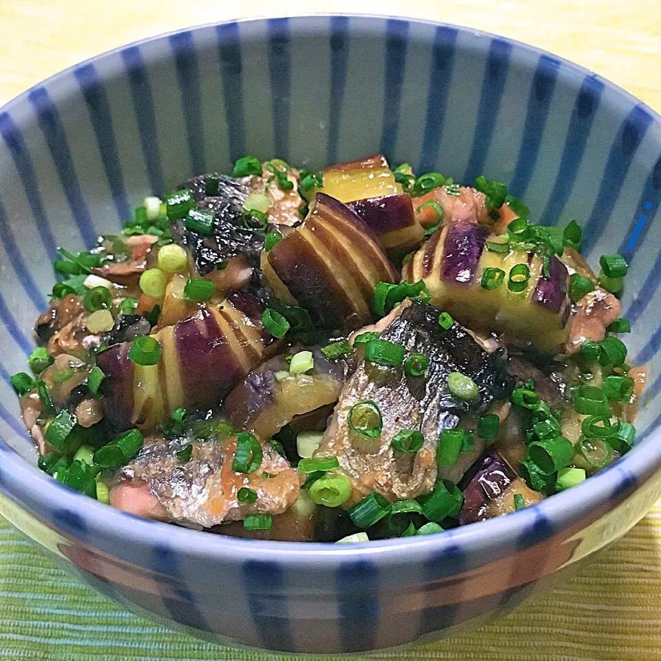 Snapdishの料理写真:ともちゃんの料理 茄子と秋刀魚の梅醤油からめ 【Eggplant and pike seasoned with pickled plum and soy sauce】|izoomさん