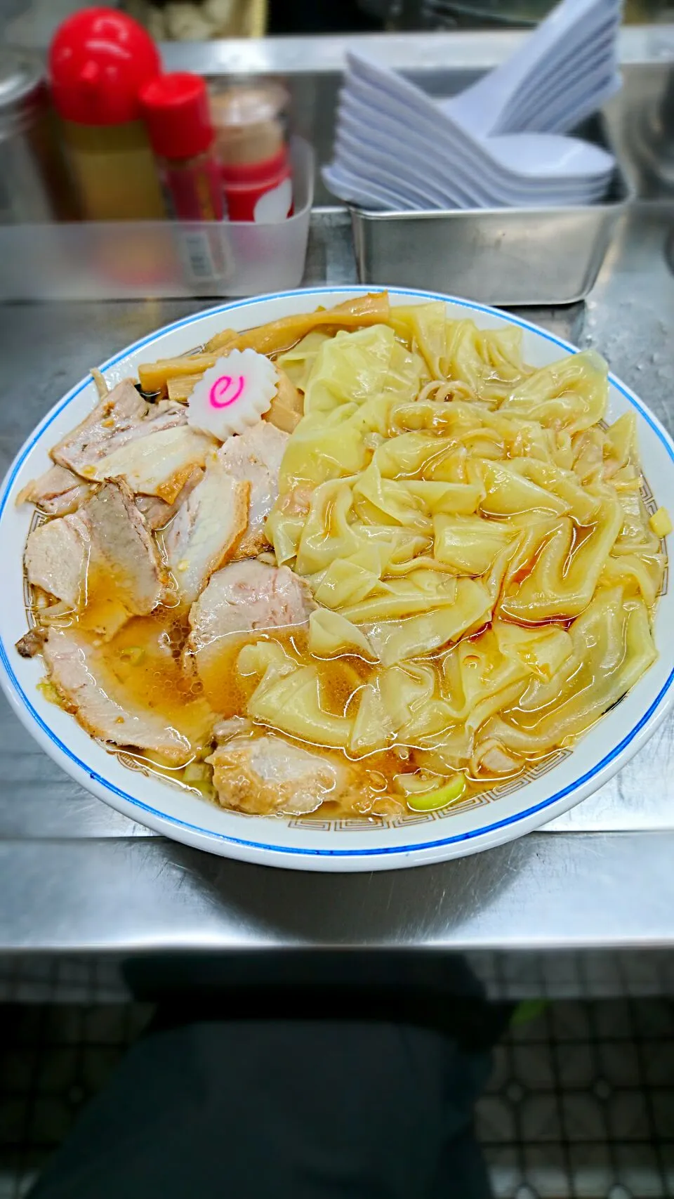 チャーシューワンタン麺ワンタン増し|よちやまさん