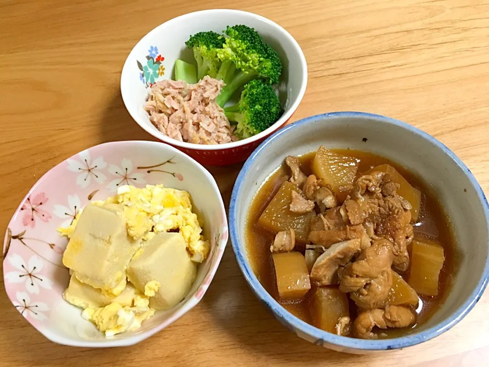 鶏と大根のさっぱり煮⭐️高野豆腐の卵とじ⭐️ブロッコリーとツナ|ほなさん