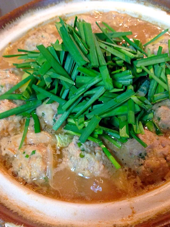 Snapdishの料理写真:鍋がいいときいて
肉団子鍋🍲
白菜とニラいっぱい！|ちなみんさん