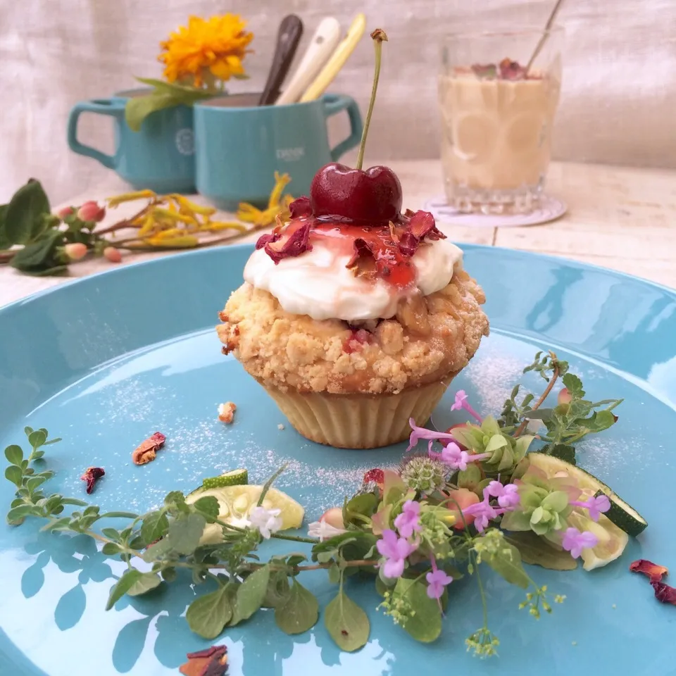 crumble muffins. with cottage cheese, beetroot, mixed berries🍒 Home grown herbs🌿|⋆͛*͛wandering.cat⋆͛*͛さん