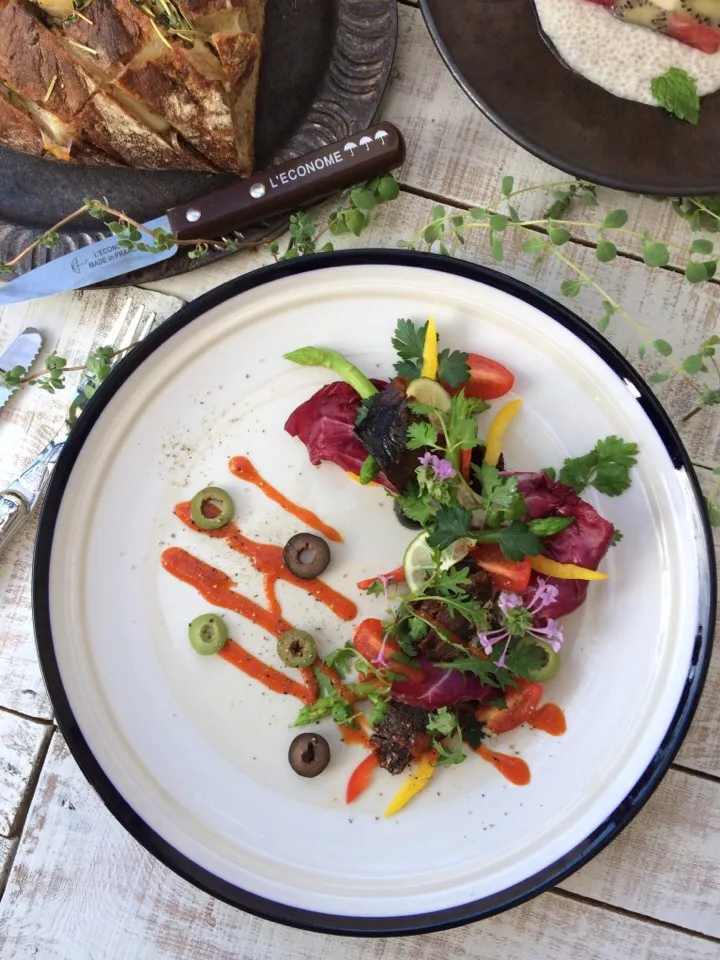 Sunday floral salad❁
⋆Heshiko
(salted mackerel in rice-bran paste)
⋆Homegrown green leaves
⋆treviso,tomato,bell pepper,olive
⋆Sriracha sauce|⋆͛*͛wandering.cat⋆͛*͛さん