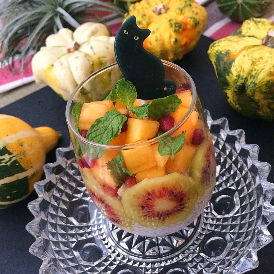 Halloween Chia pudding*
*
#Persimmon
#Rainbowkiwi
#Pomegranate|⋆͛*͛wandering.cat⋆͛*͛さん