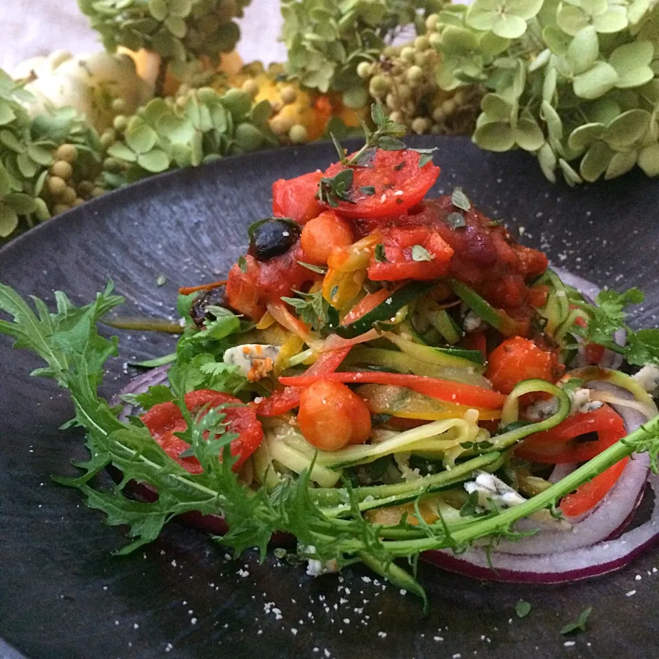 Homemade Zoodles
(zucchini noodles)
with Spicy Tomato & Garbanzo sauce.|⋆͛*͛wandering.cat⋆͛*͛さん