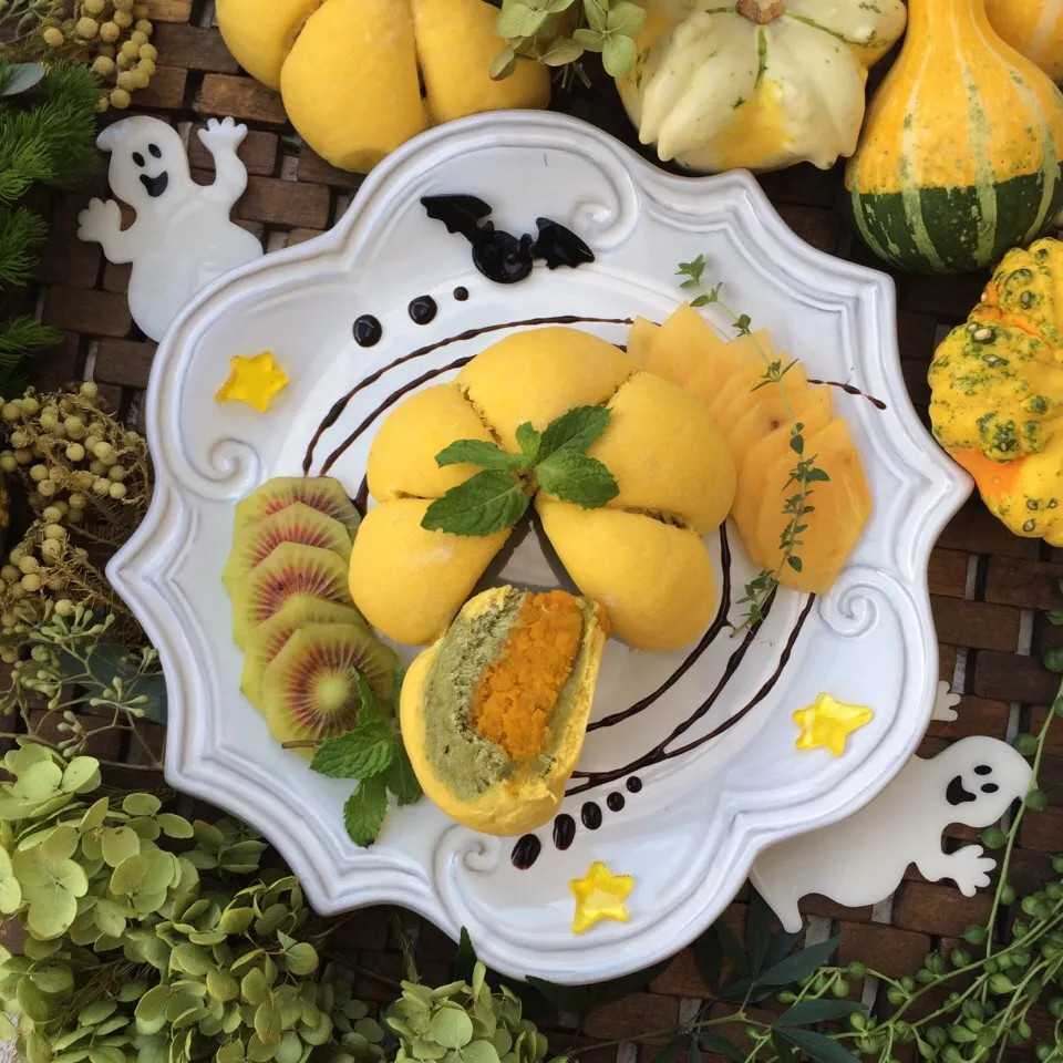 Halloween
Pumpkin & Matcha bread
filling with fresh Pumpkin paste🎃✨|⋆͛*͛wandering.cat⋆͛*͛さん