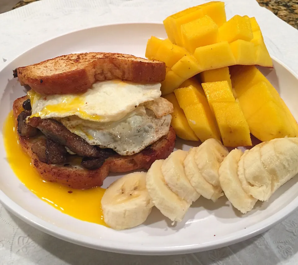 Steaks and Eggs Sandwich|Alma's Home Kitchenさん