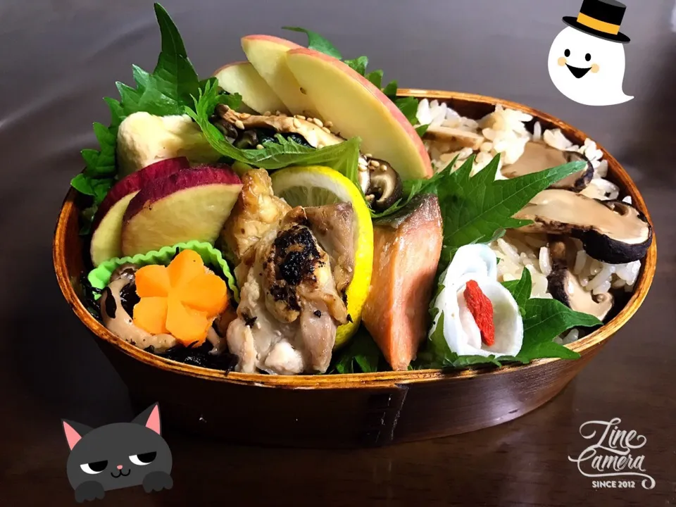 Snapdishの料理写真:松茸ご飯🍄でも香りません💦安物買いでした😞
鮭の幽庵焼き🐟乾燥梅で焼き鶏肉🐔卵焼き、ひじき煮、小松菜と椎茸の胡麻和え、さつま芋レモン煮🍋🍠りんご🍎|とんちんさん