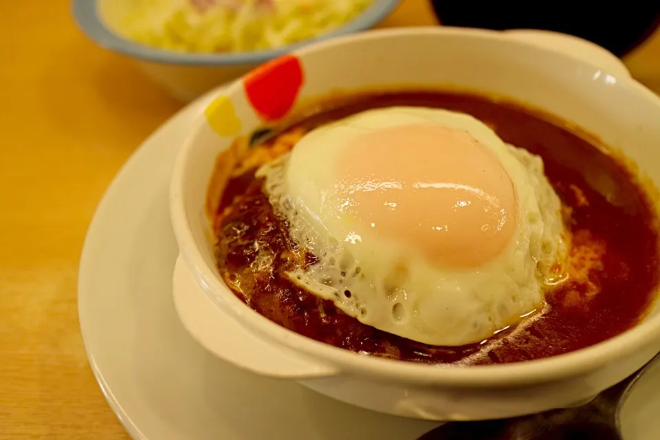 Snapdishの料理写真:ブラウンソース目玉焼きハンバーグ ライス小|マハロ菊池さん