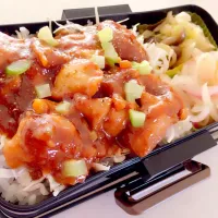 Snapdishの料理写真:本日の旦那弁。
✳︎鶏の味噌ダレ丼
✳︎もやししめじキャベツのナムル
✳︎玉ねぎレットオニオンのピクルス|momonosukeさん