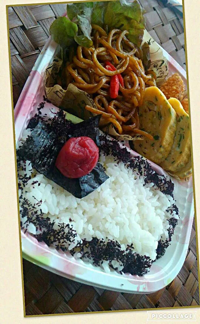 #我が家の老人の昼うち弁当
使い捨てパック弁当😋🍴🍱♬*|kimikimi󾬍さん