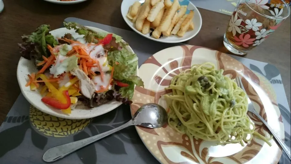 アボカドソースのパスタ&蒸し鶏のサラダ|ゆず( ˘ ³˘)♥さん