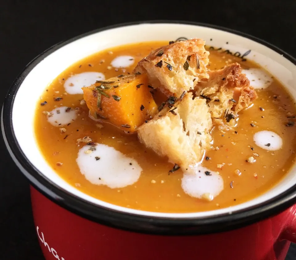 Homemade pumpkin soup with herb roasted crouton and coconut cream|coxiella24さん