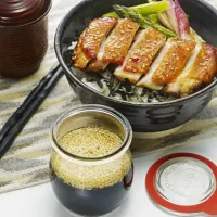 ごま油だれ・照り焼きチキン丼