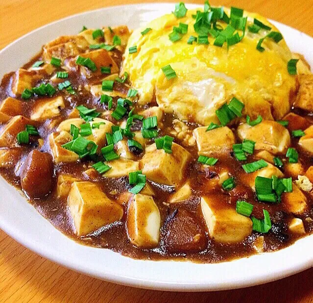 Snapdishの料理写真:カレーマボシンハン 麻婆豆腐＋天津飯＋カレー curry Mabotofu tenshinhan|ガク魁‼︎男飯さん