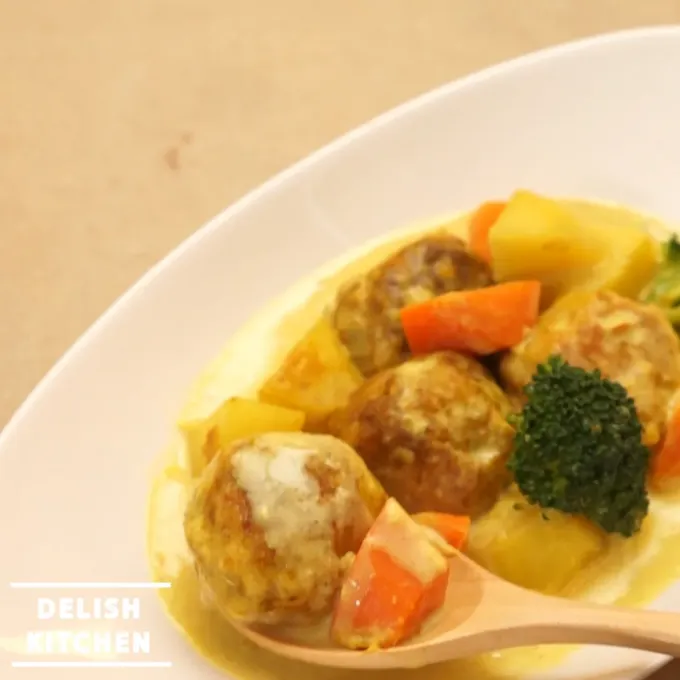 【動画】チキンボールカレークリーム煮 #delishkitchentv|DELISH KITCHENさん