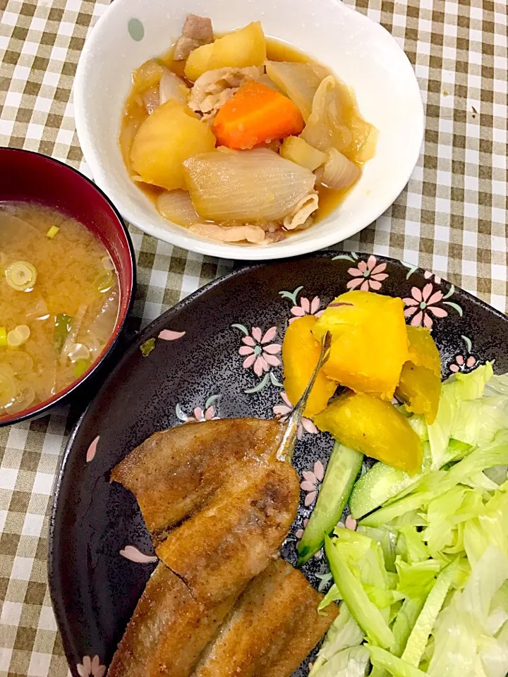 秋刀魚の焼かない唐揚げ🍀肉じゃが🍀サツマイモの塩バター|☆光るさん