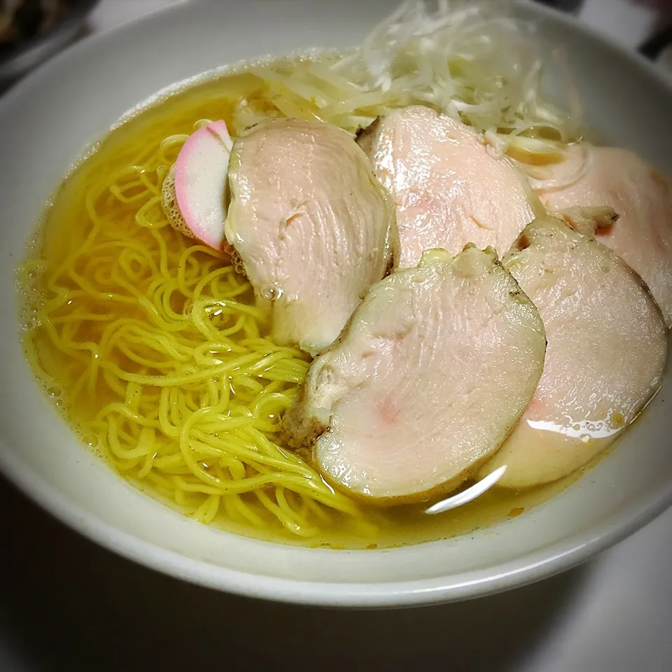 佐野未起の料理 炊飯器で鶏ガラ煮干しの塩ラーメンスープ 簡単調理でプロの味わい😋山椒が香る澄んだキレイなスープが仕上がります。|佐野未起さん