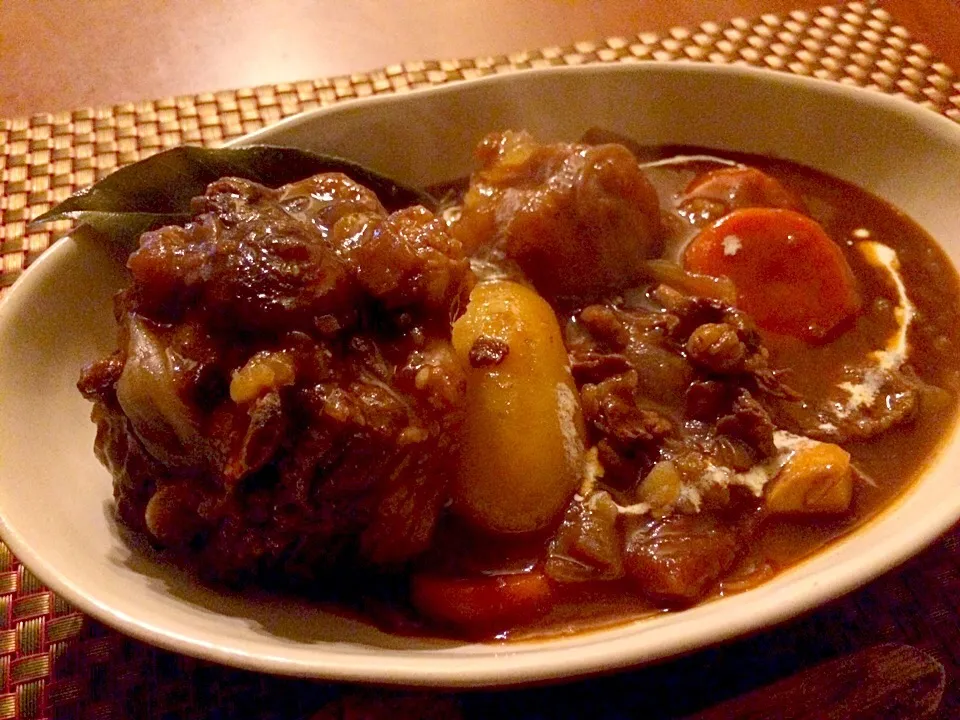 Snapdishの料理写真:Bœuf bourguignon♨️ﾌﾞﾌ･ﾌﾞﾙｷﾞﾆｮﾝ Cow tail Stew🍛牛ﾃｰﾙdeﾜｲﾝ煮からのぉﾋﾞｰﾌｼﾁｭｰ|🌈Ami🍻さん