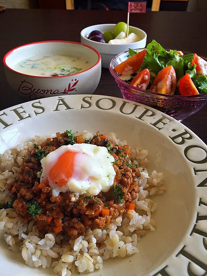 ⭐️成形なしハンバーグライス
⭐️野菜サラダ 胡麻わさびドレッシング
⭐️白菜としめじの豆乳スープ
⭐️梨・巨峰・マスカット|よっちぃさん