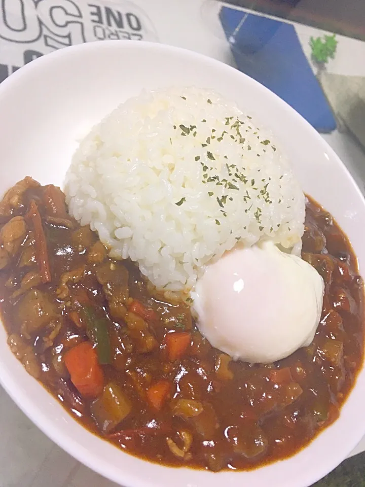 茄子とトマトのドライハヤシ風〜温玉のせ|AyuChさん