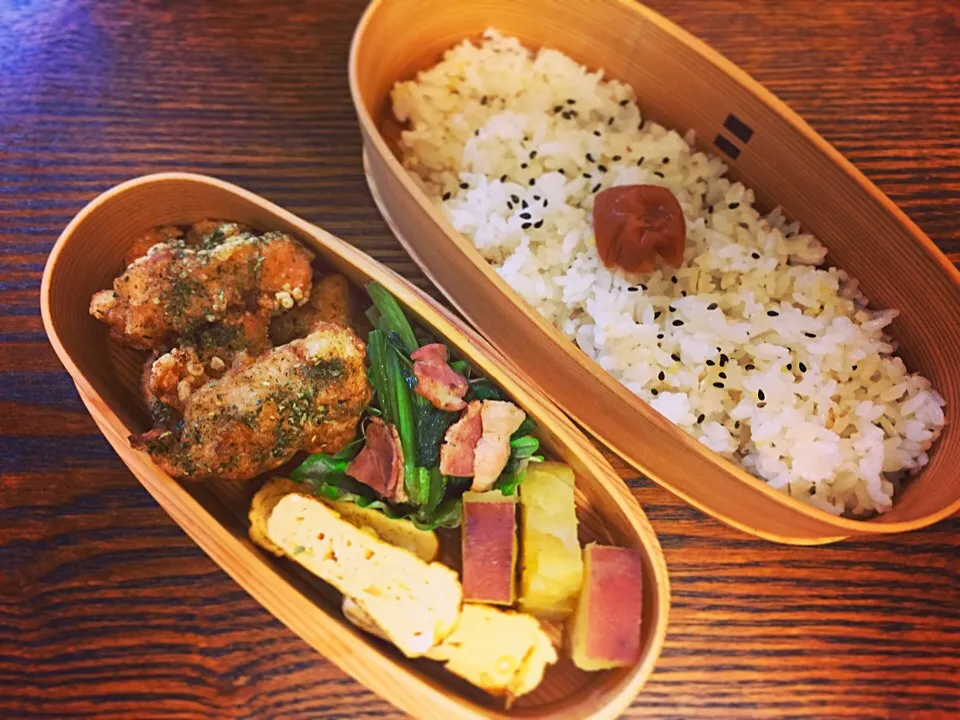 今日のお弁当。鶏ささみのふわふわ天ぷら青海苔風味（これ意外に美味しかった❤︎）、小松菜とベーコンの醤油炒め、卵焼き、さつまいもの甘煮。|Junさん