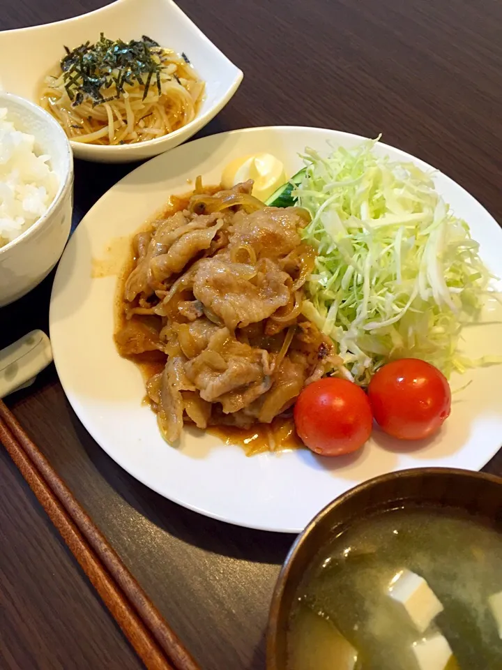 Snapdishの料理写真:豚の生姜焼きの晩ご飯|mikaさん