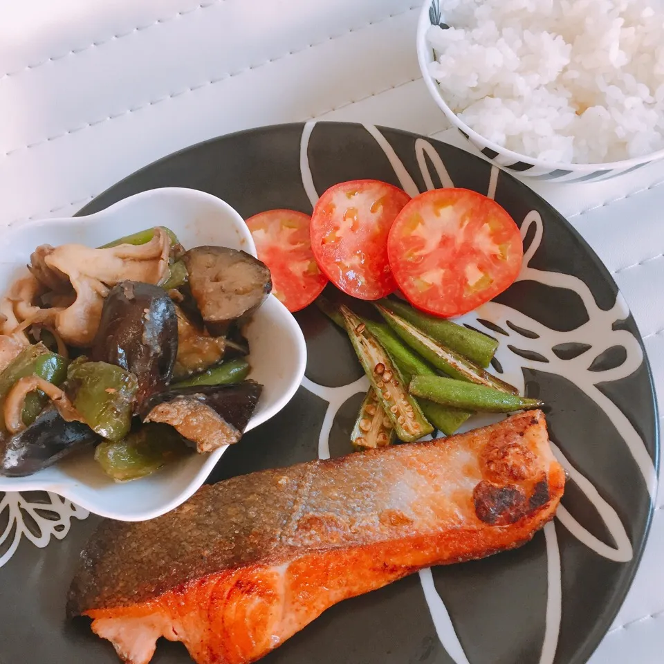 Snapdishの料理写真:和食プレート❁﻿秋鮭と野菜の味噌炒め|saaaasanさん