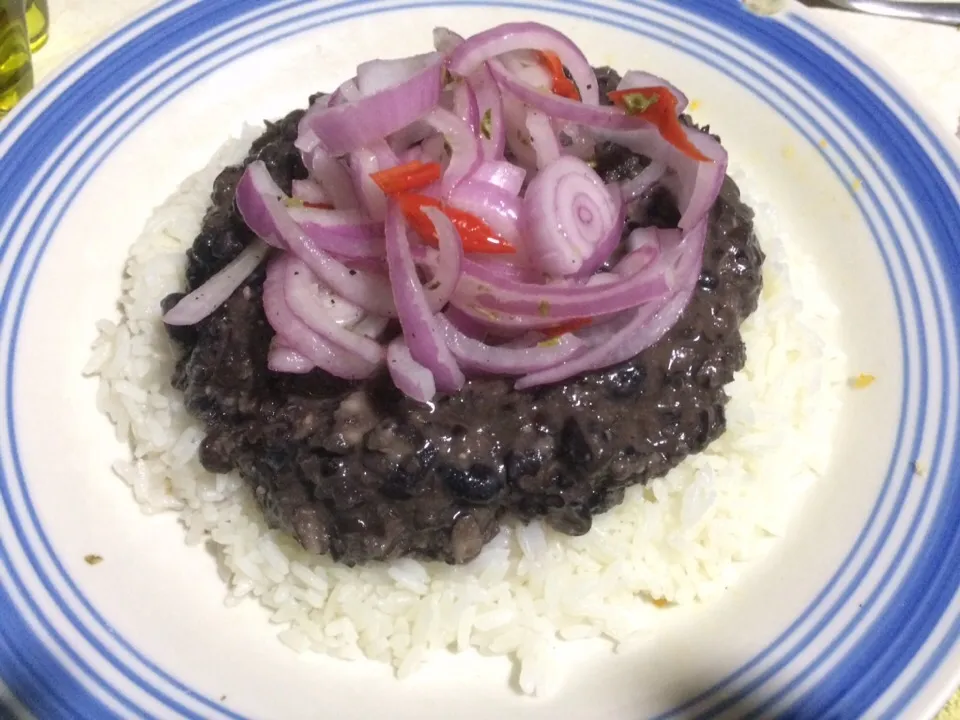 Nido de frejol negro con arroz|Justo Romeroさん