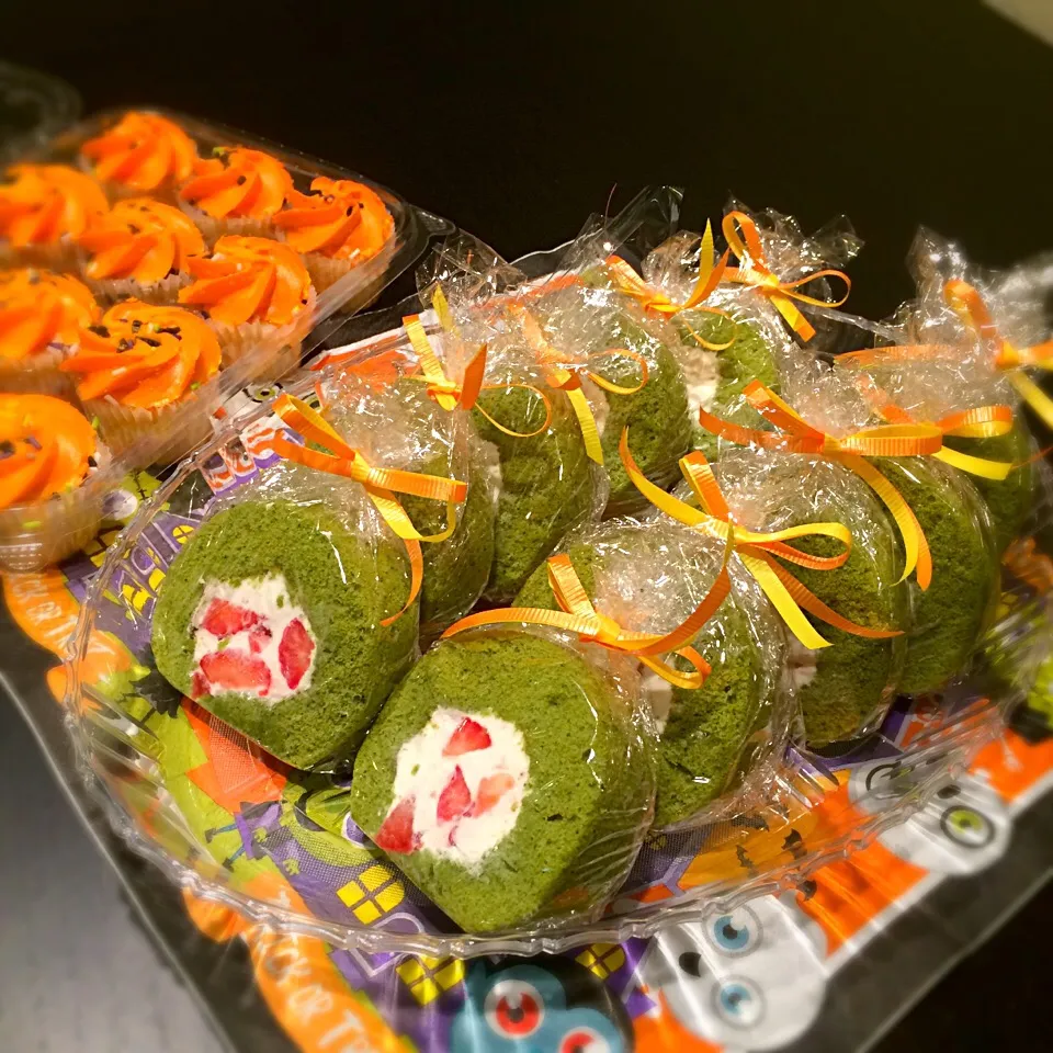 抹茶ロールケーキ&ハロウィンカップ🎃|ミリーさん