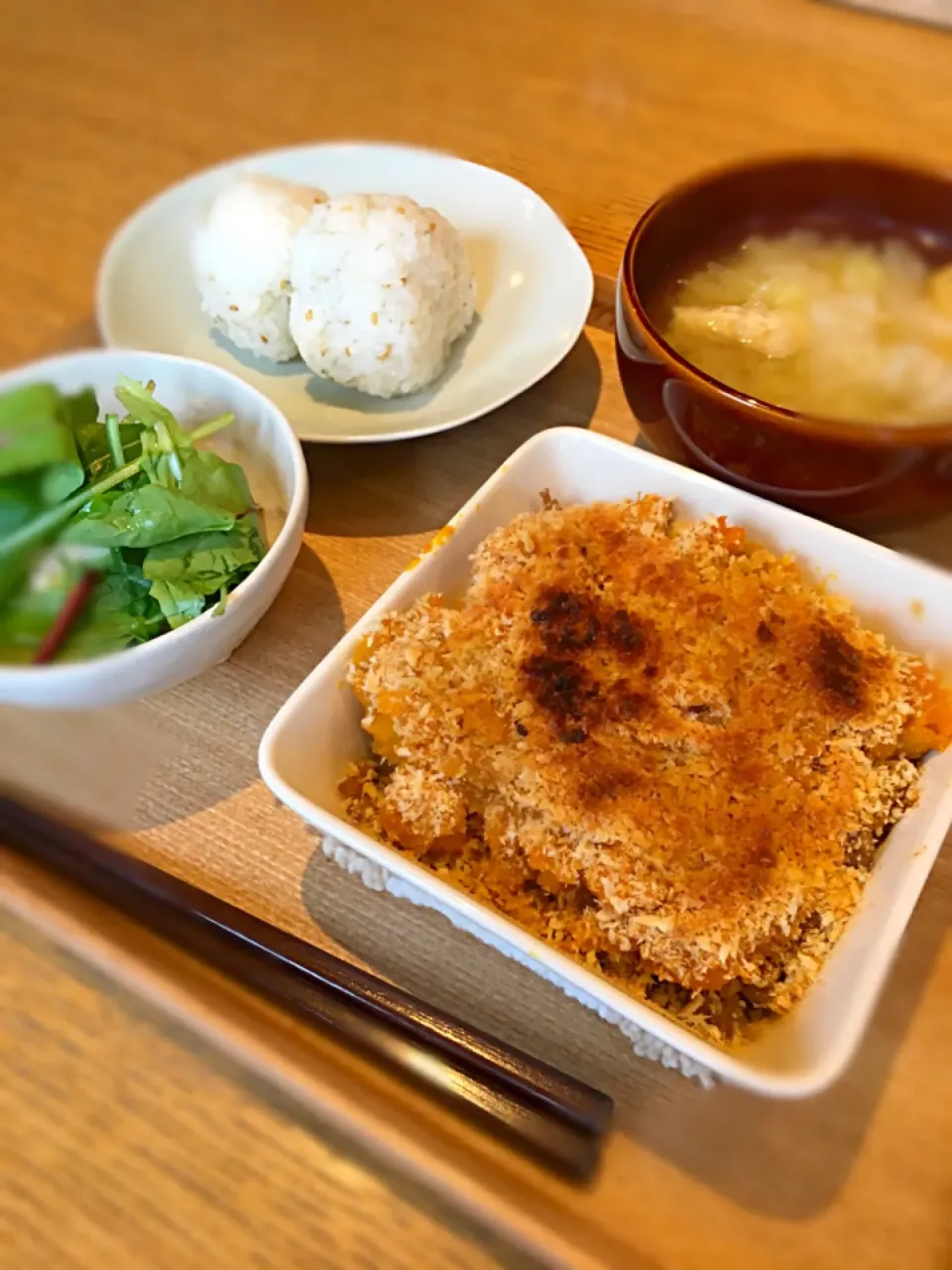 定食風ランチ 〜カボチャのスコップコロッケ、蓮根とツナのサラダ、じゃこと胡麻のオイルおにぎり|ayaさん