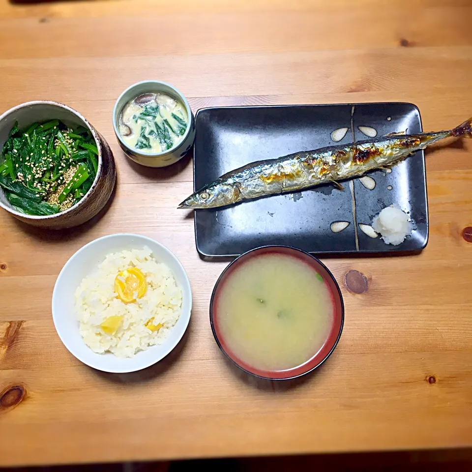 秋の味覚
焼きサンマ
小松菜の胡麻和え
茶碗蒸し
豆苗とキタアカリの味噌汁
栗ごはん|Shirokoさん