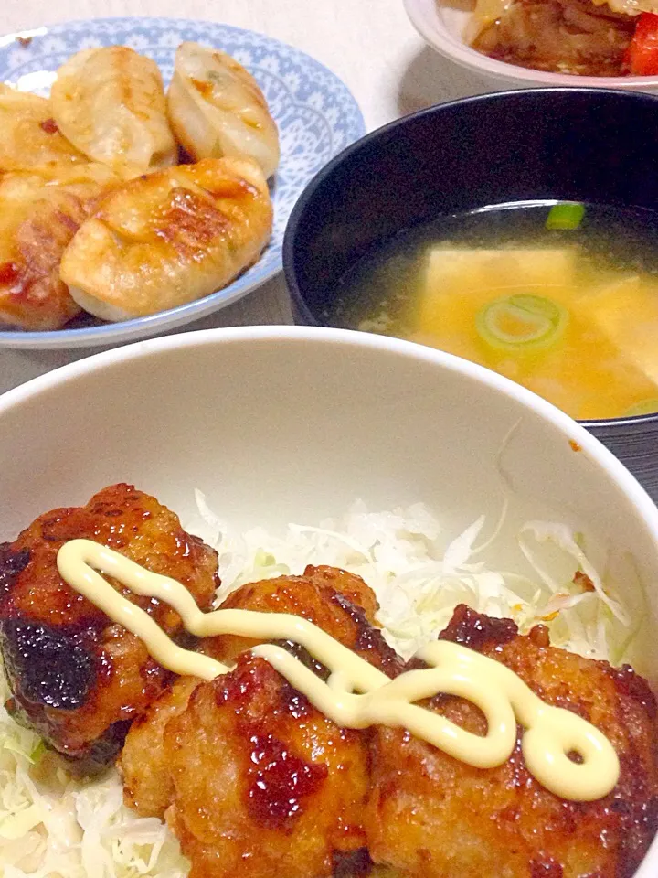 甘酢唐揚げ丼、揚げ焼き餃子、お味噌|あやにん食堂さん