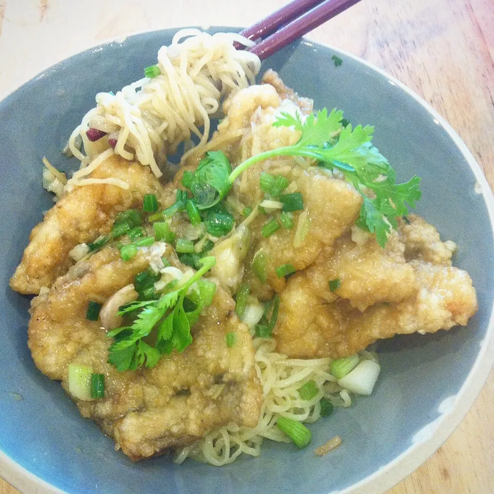 Roasted fish w egg noodles #eatinthai|Eat in Thaiさん