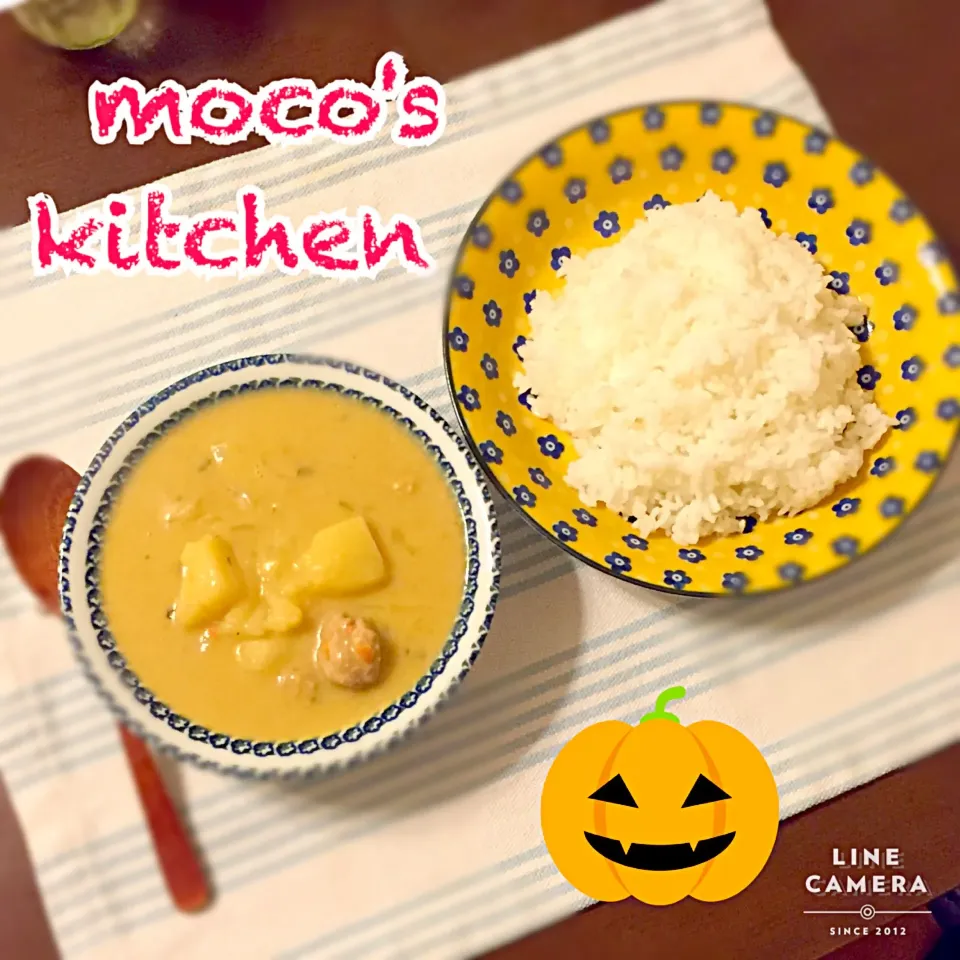 今日は簡単に、豚団子のグリーンカレー。お仕事お休みの日は、家事もお休み。|mocoさん