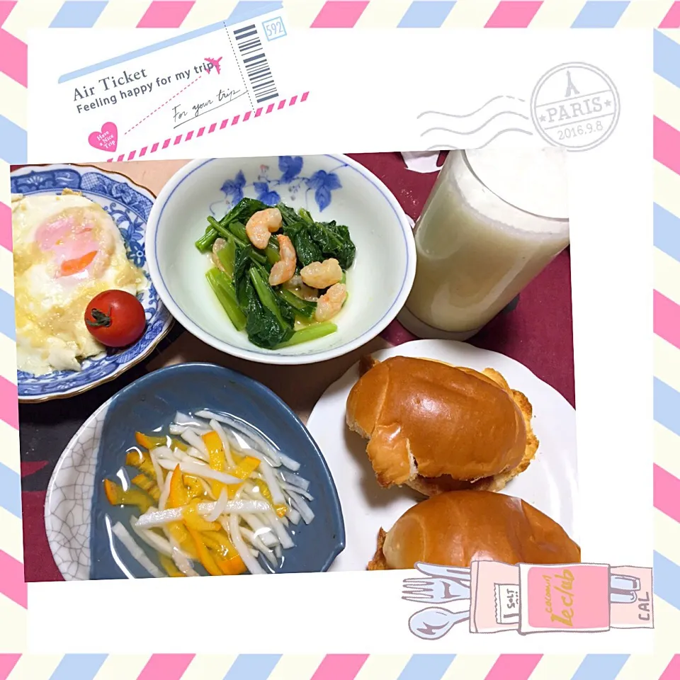 Snapdishの料理写真:今日の朝ごはん。
メロンジュース、煮卵、小松菜とむき海老の煮浸し、大根と柿のなます、チーズとケンニップチャンアチ（エゴマの醤油漬け）のロールサンド。|岸野 令子さん