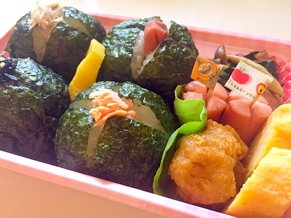 爆弾おにぎり弁当～😆|みほままこさん