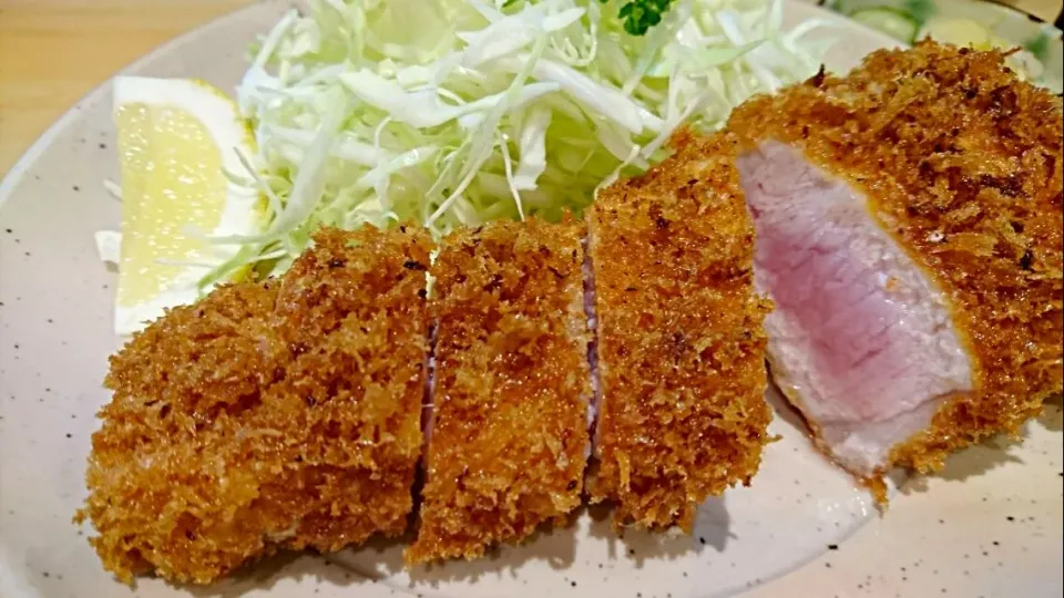 Snapdishの料理写真:ロースカツ定食|りょーさん