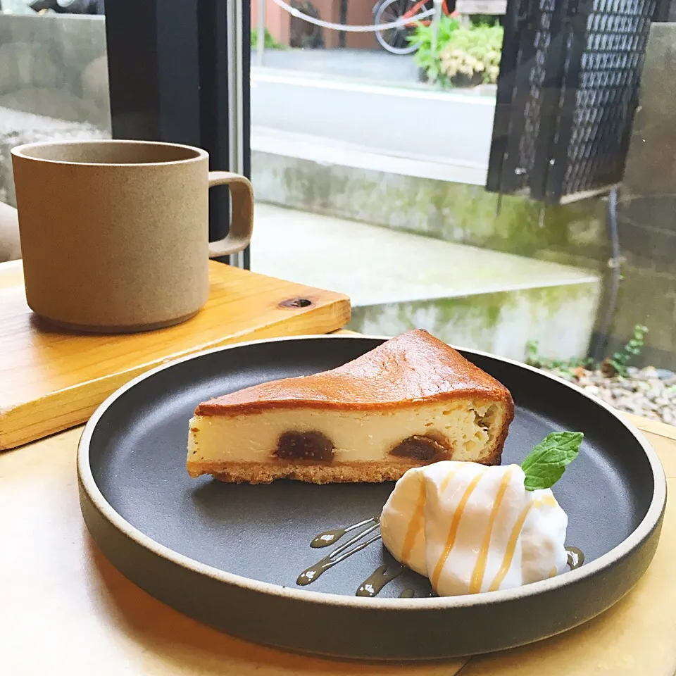 ラム漬け無花果のチーズケーキ🧀🌿|leeさん